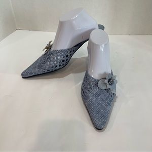 SASHU boutique brand size 10 woven slide light blue with flower accent stunning